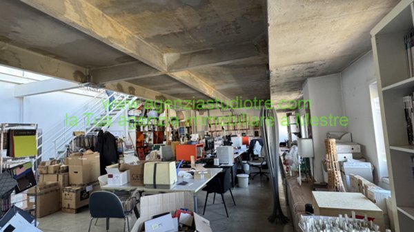 ufficio in vendita a Venezia in zona Marghera