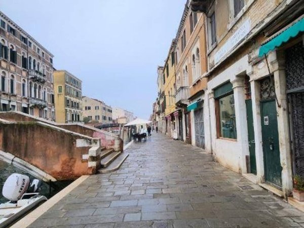 locale commerciale in vendita a Venezia