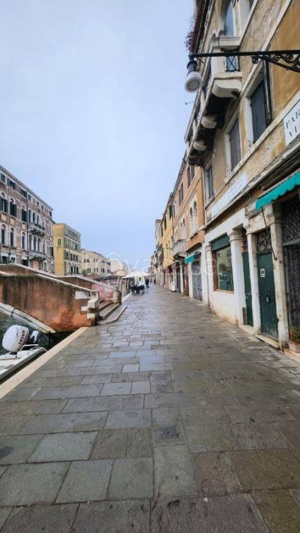 locale commerciale in vendita a Venezia