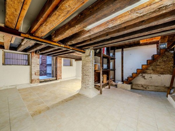 locale di sgombero in vendita a Venezia in zona Sestiere Dorsoduro