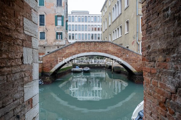 locale di sgombero in vendita a Venezia in zona Sestiere Dorsoduro