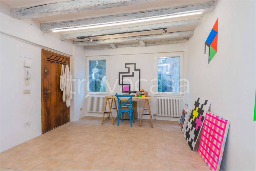 negozio in vendita a Venezia in zona Mestre