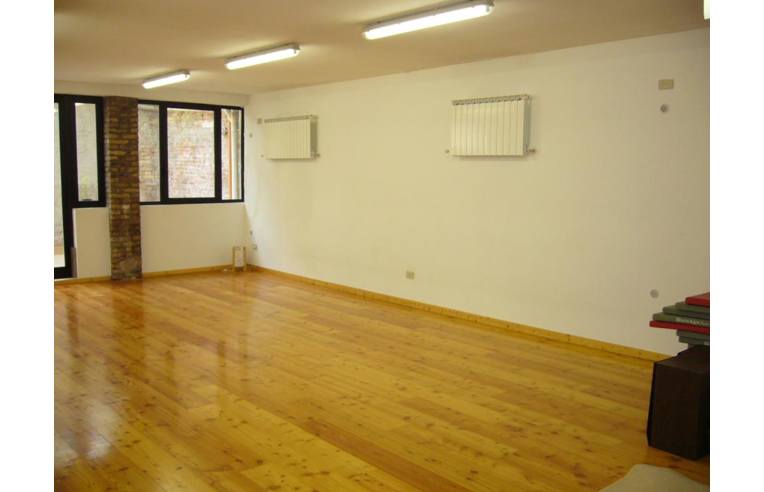 locale commerciale in vendita a Venezia in zona Sestiere Santa Croce