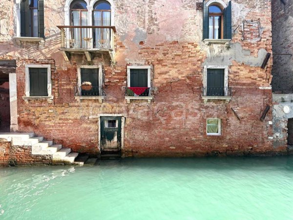 locale commerciale in vendita a Venezia