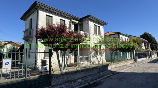 casa indipendente in vendita a Venezia in zona Mestre