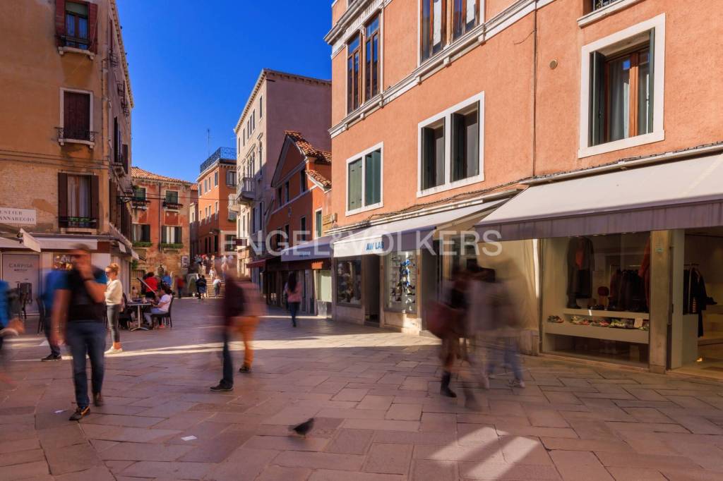 negozio in vendita a Venezia in zona Sestiere Santa Croce