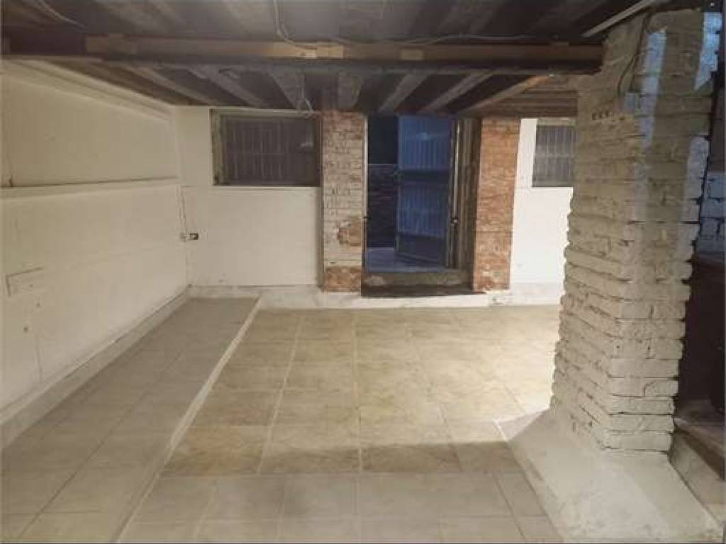 locale commerciale in vendita a Venezia in zona Sestiere Dorsoduro