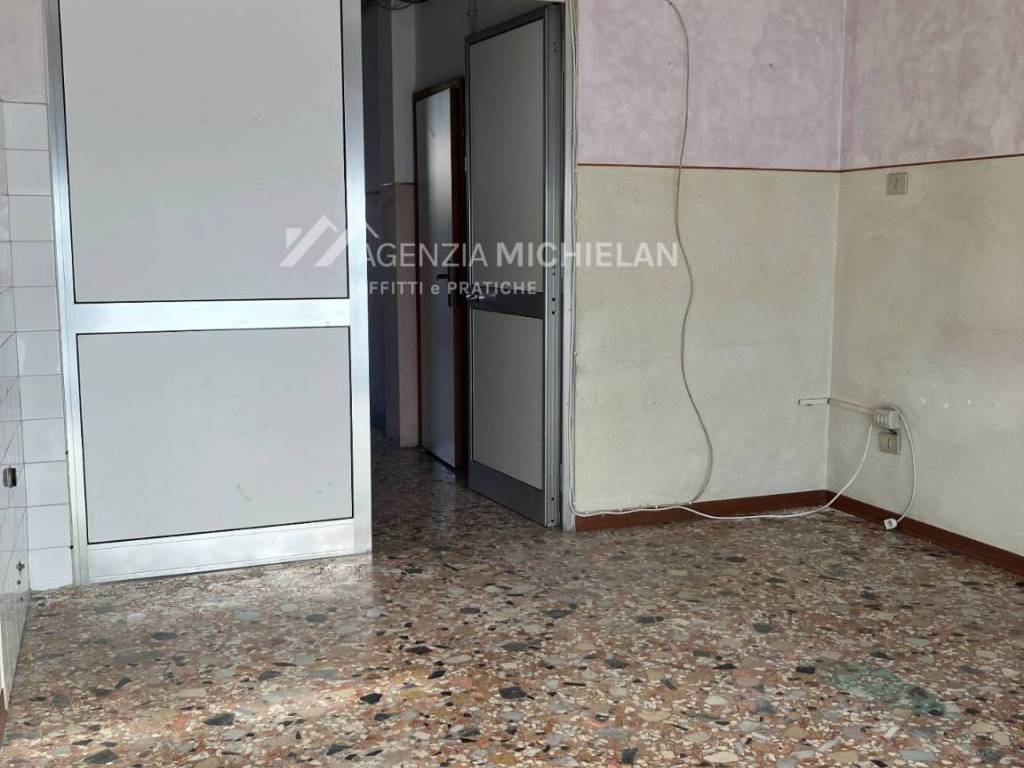 negozio in vendita a Venezia in zona Marghera