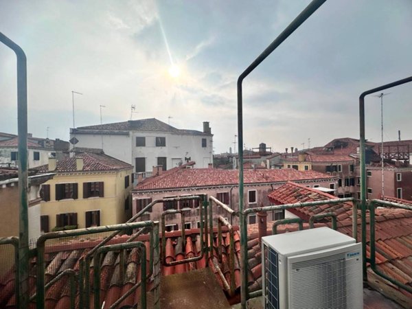 intera palazzina in vendita a Venezia