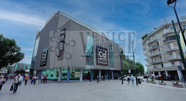negozio in vendita a Venezia in zona Mestre