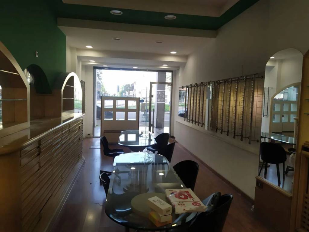 negozio in vendita a Venezia in zona Marghera