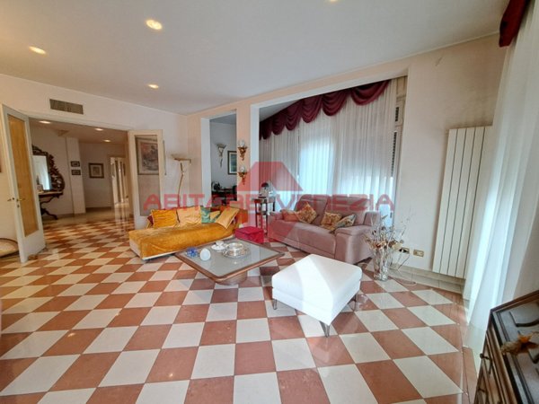 appartamento in vendita a Venezia in zona Lido di Venezia