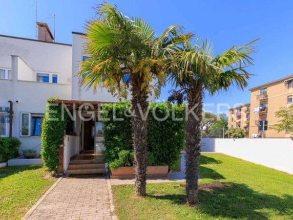 casa indipendente in vendita a Venezia in zona Lido di Venezia
