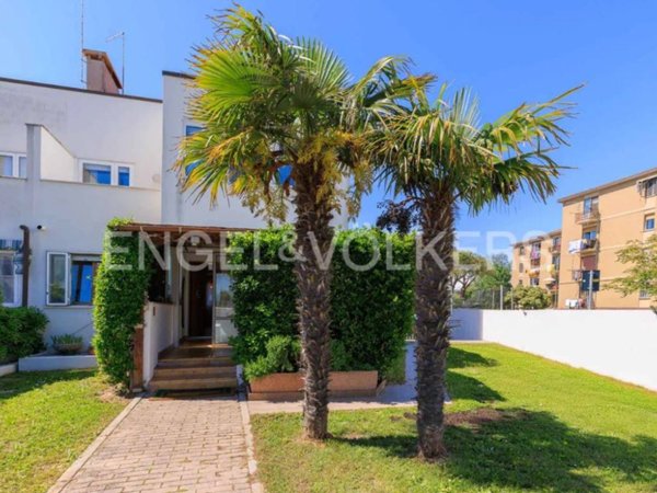 casa indipendente in vendita a Venezia in zona Lido di Venezia