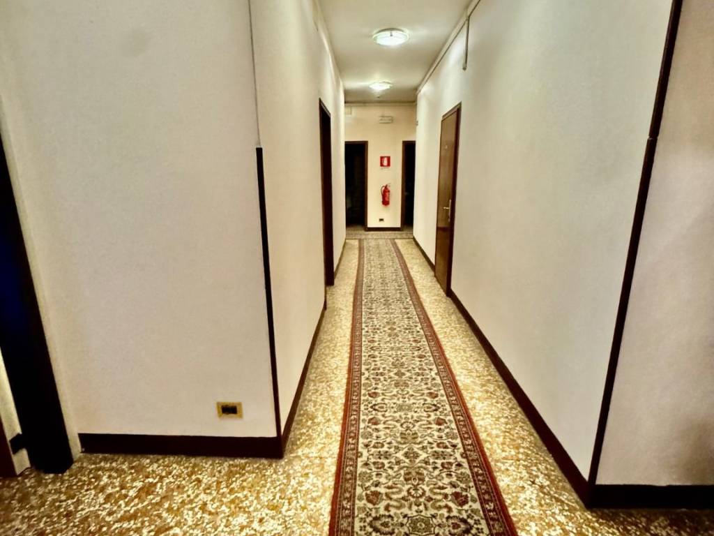 negozio in vendita a Venezia in zona Marghera