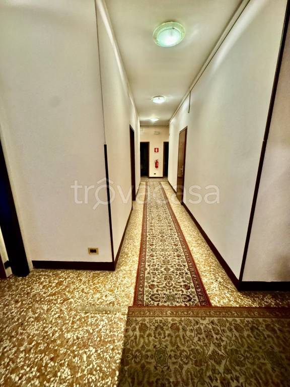 negozio in vendita a Venezia in zona Marghera