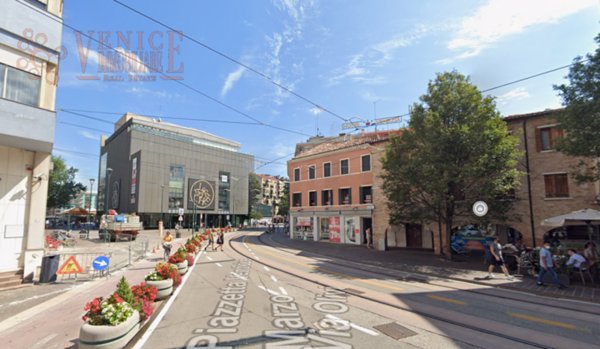 negozio in vendita a Venezia in zona Mestre