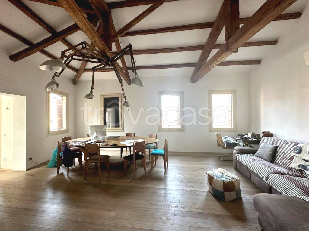 appartamento in vendita a Venezia in zona Murano