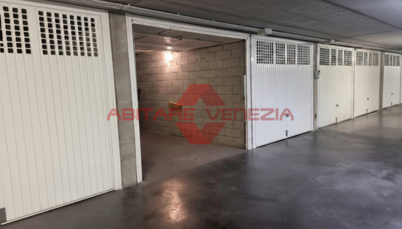 locale di sgombero in vendita a Venezia in zona Lido di Venezia