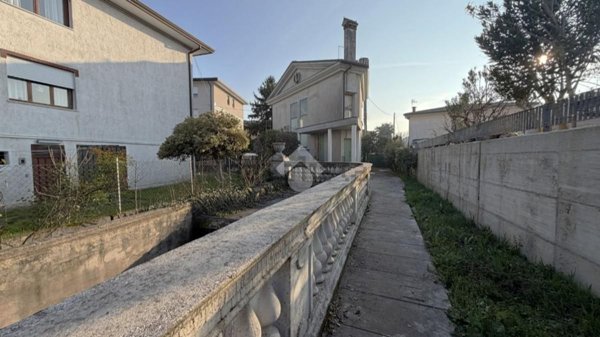 casa indipendente in vendita a Venezia in zona Trivignano