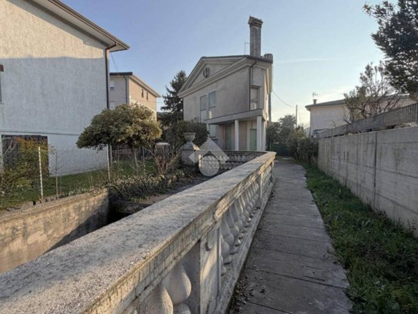 casa indipendente in vendita a Venezia in zona Trivignano
