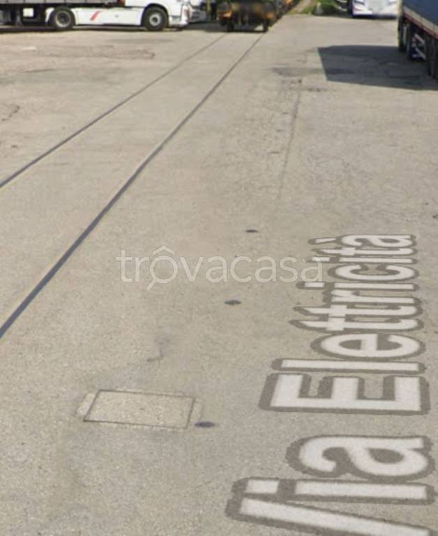 locale commerciale in vendita a Venezia in zona Marghera