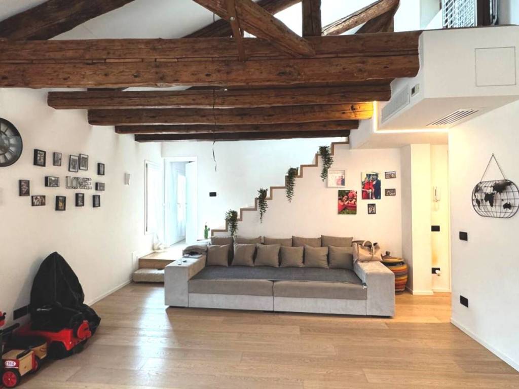 appartamento in vendita a Venezia in zona Sestiere San Polo