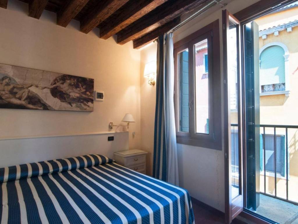 negozio in vendita a Venezia in zona Sestiere San Polo