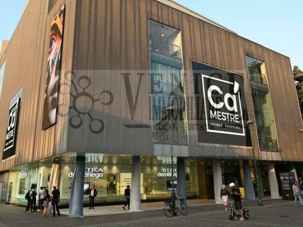 negozio in vendita a Venezia in zona Marghera