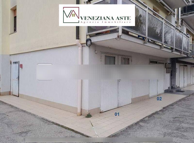 negozio in vendita a Venezia in zona Favaro Veneto