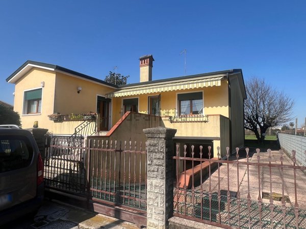 casa indipendente in vendita a Venezia in zona Zelarino