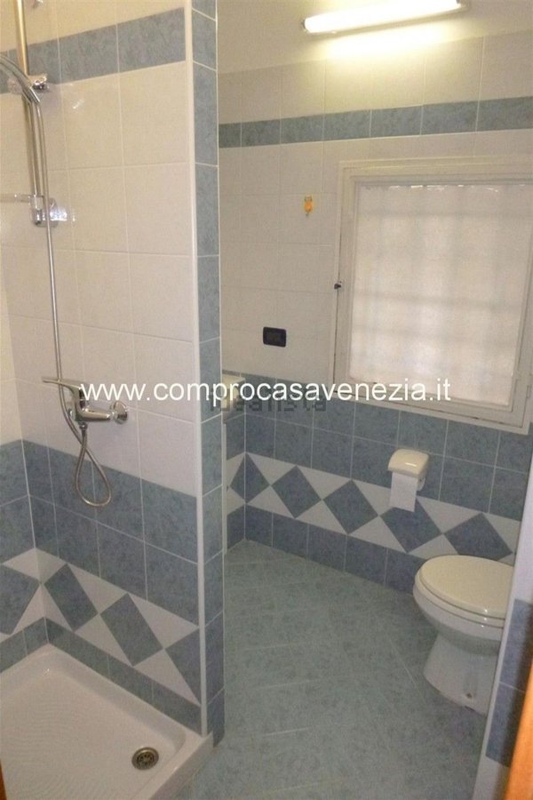 negozio in vendita a Venezia in zona Zelarino