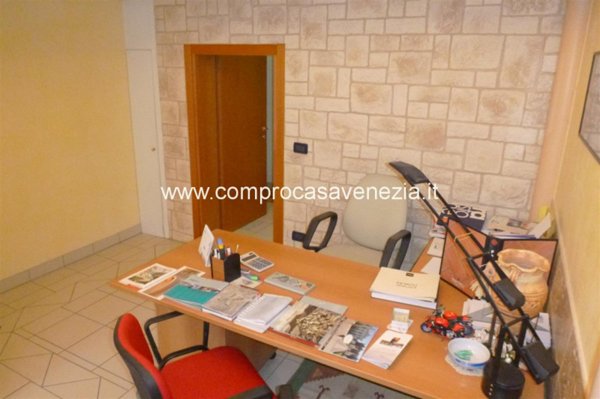 negozio in vendita a Venezia in zona Zelarino
