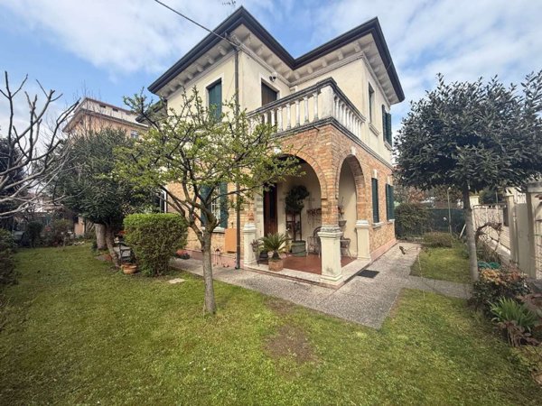 casa indipendente in vendita a Venezia in zona Mestre
