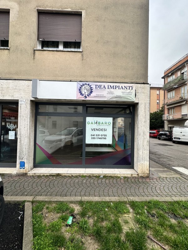 negozio in vendita a Venezia in zona Mestre