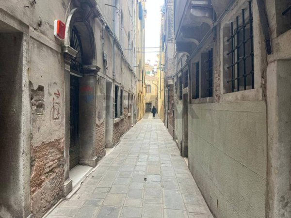 locale commerciale in vendita a Venezia in zona Sestiere San Polo