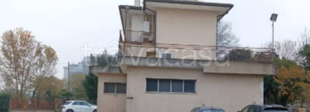 locale commerciale in vendita a Venezia in zona Marghera