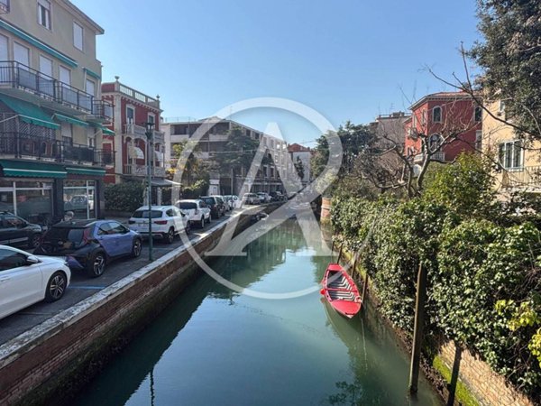 appartamento in vendita a Venezia in zona Lido di Venezia