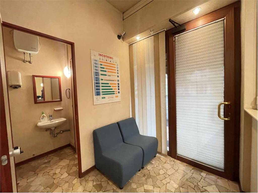 negozio in vendita a Venezia in zona Marghera