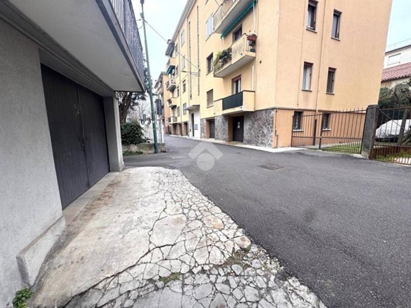 locale commerciale in vendita a Venezia in zona Marghera