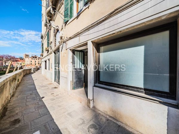 negozio in vendita a Venezia in zona Sestiere Dorsoduro