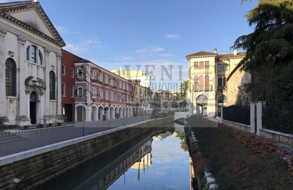 negozio in vendita a Venezia in zona Mestre