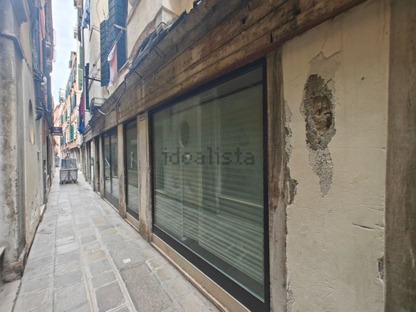 locale commerciale in vendita a Venezia in zona Sestiere Santa Croce
