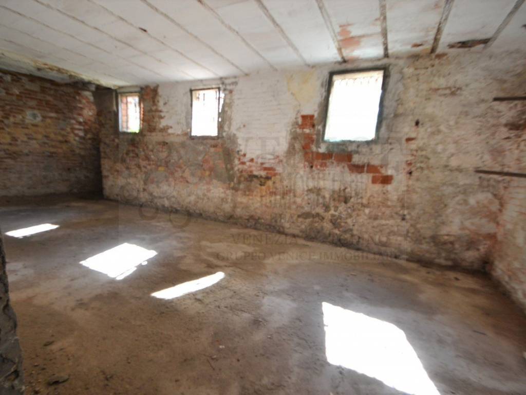 locale commerciale in vendita a Venezia in zona Sestiere Santa Croce