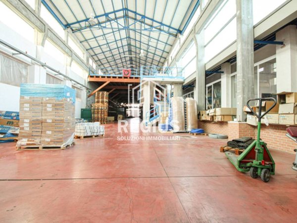 capannone in vendita a Venezia in zona Marghera