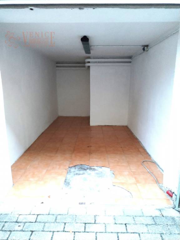 locale commerciale in vendita a Venezia in zona Mestre