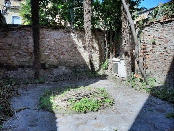 ufficio in vendita a Venezia in zona Sestiere Dorsoduro
