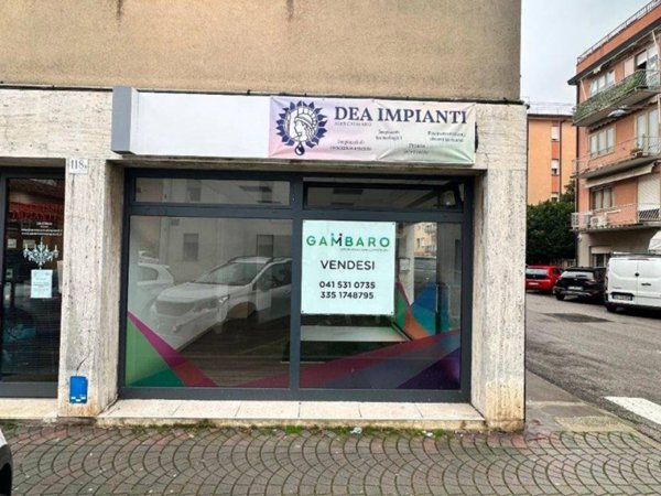 negozio in vendita a Venezia in zona Marghera