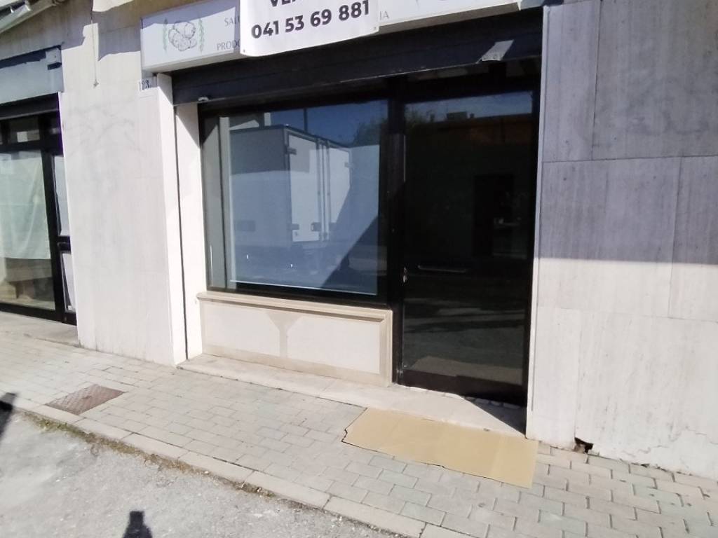 negozio in vendita a Venezia in zona Favaro Veneto