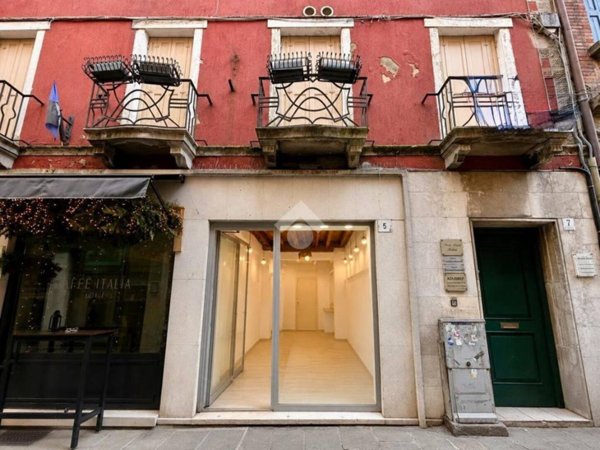 negozio in vendita a Venezia in zona Marghera